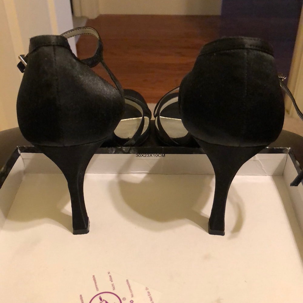 Heels - Picture 4 of 4